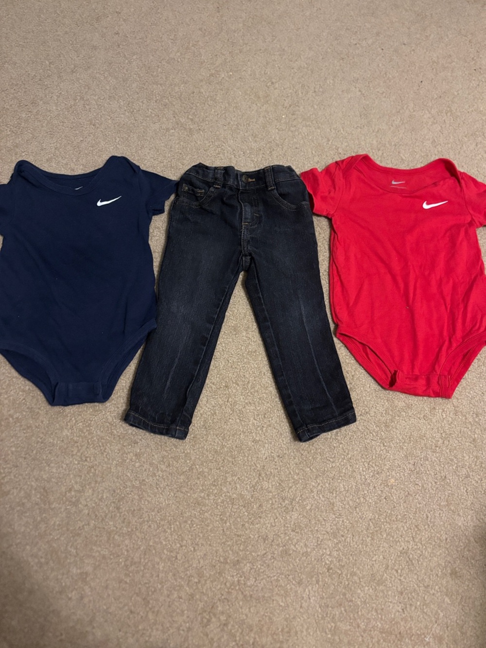 Nike Short-Sleeve Baby Bodysuits in Navy and Red Wrangler Jeans 24 2T